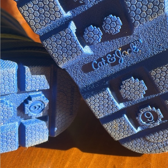 Cat and Jack- Toddler winter boots- size 9 - Picture 3 of 3